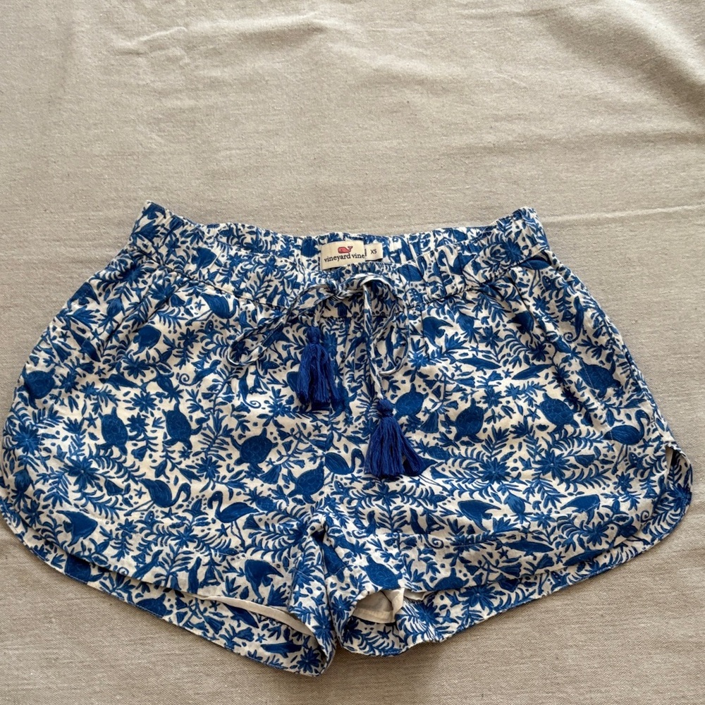 Vineyard Vines Blue and White Patterned Shorts